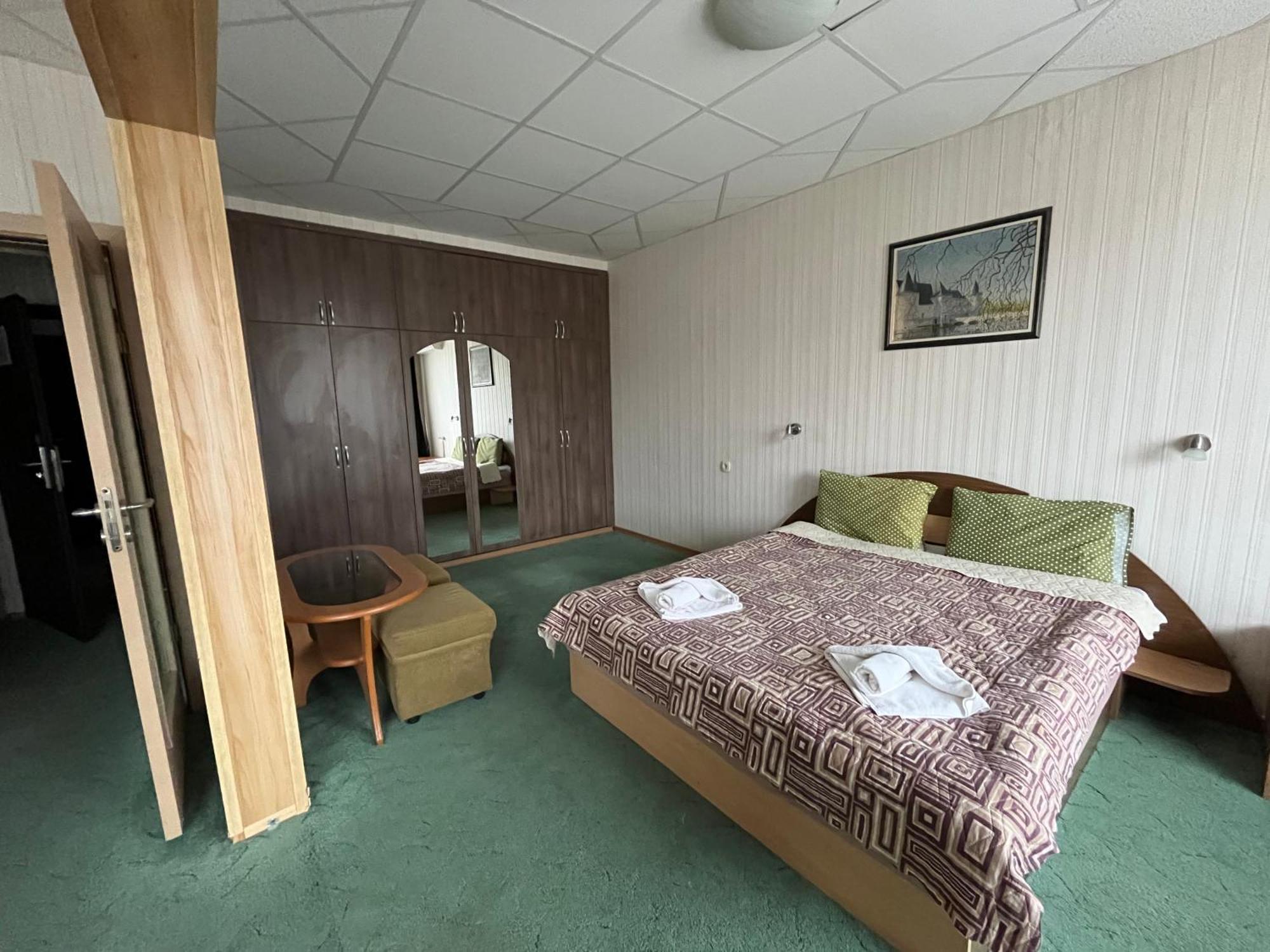 Park Hotel Ivailo Veliko Tŭrnovo Room photo